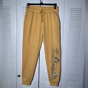 Zoe & Liv | Yellow Sweatpants with Floral Design | Size Medium / M